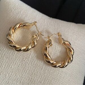 18KT Gold Plated Twisted Hoop Earrings NWT